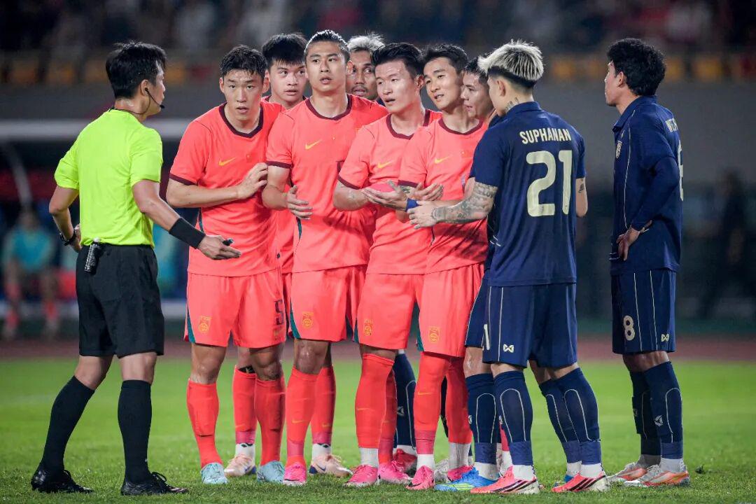 ESPN记者：皇马为琼阿梅尼标价9000万欧，今夏或出售他；邮报：曼联未来数月可能会和B费进行新合同谈判'>
                                        </a>
                                      </li> <li class='hiSlider-item td-dynamic-news-card'>
                                        <a href=